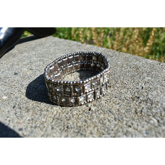 Iridescent Glass & Silver Beaded Stretch Bracelet – Elegant, Timeless, Chic (7") - Picture 8 of 10